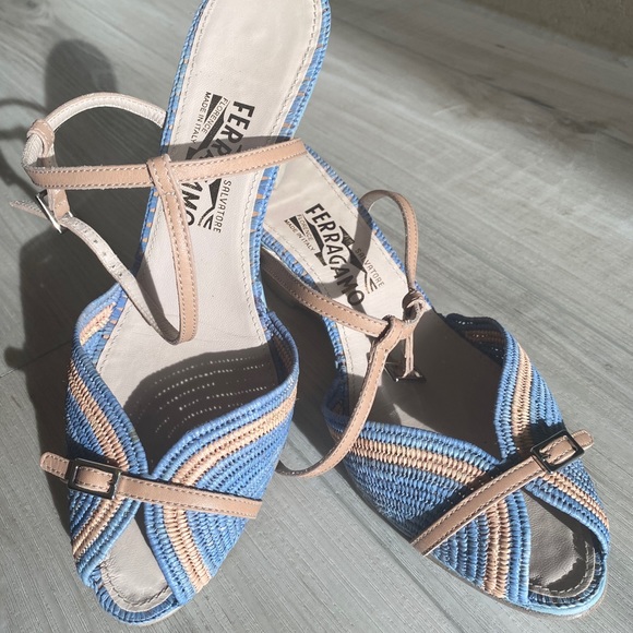 *SOLD* Salvatore Ferragamo Woven Raffia Wedges 😍 - Picture 2 of 10